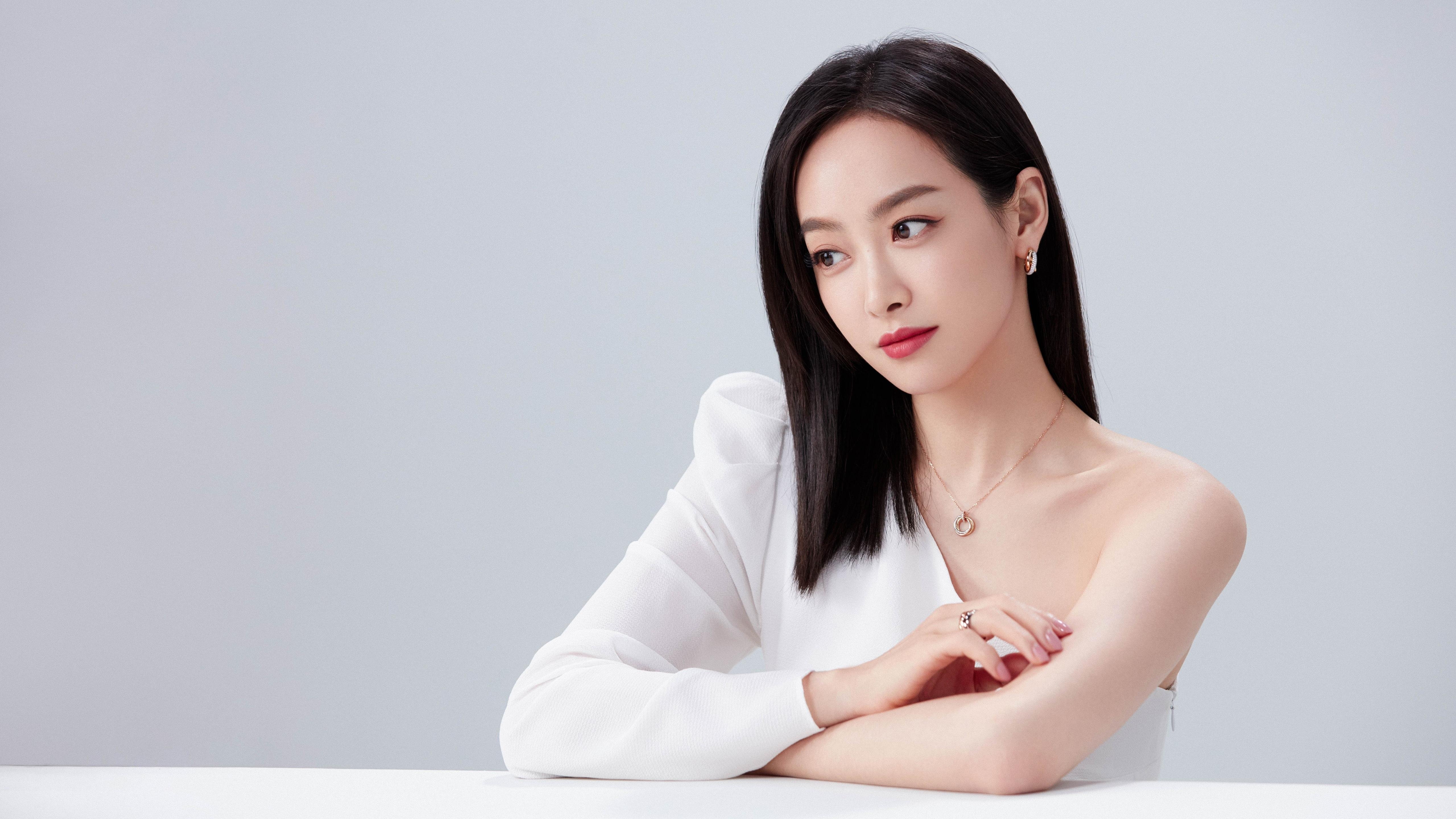 爱游戏综合娱乐-曼联在关键比赛中逆转取胜，追赶榜首竞争激烈
