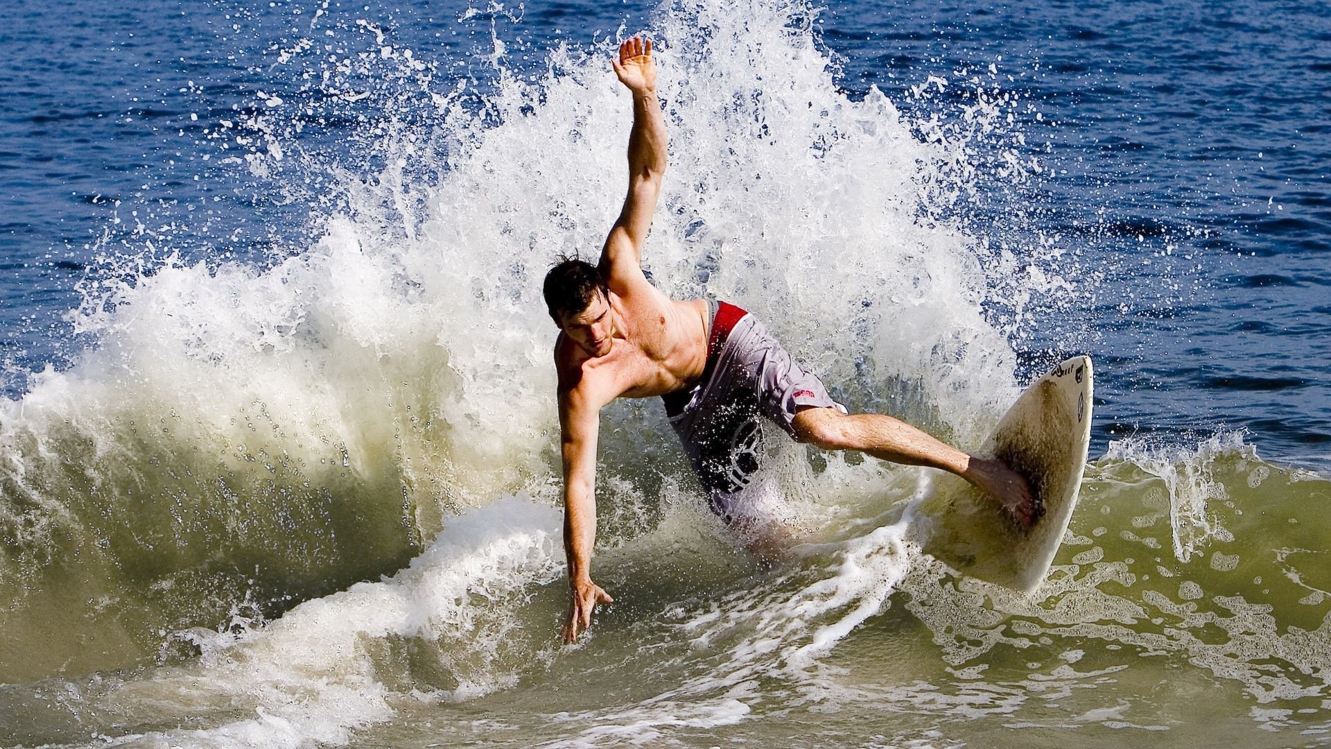 _篮网团队配合默契，战绩持续攀升_，篮网队最新签约